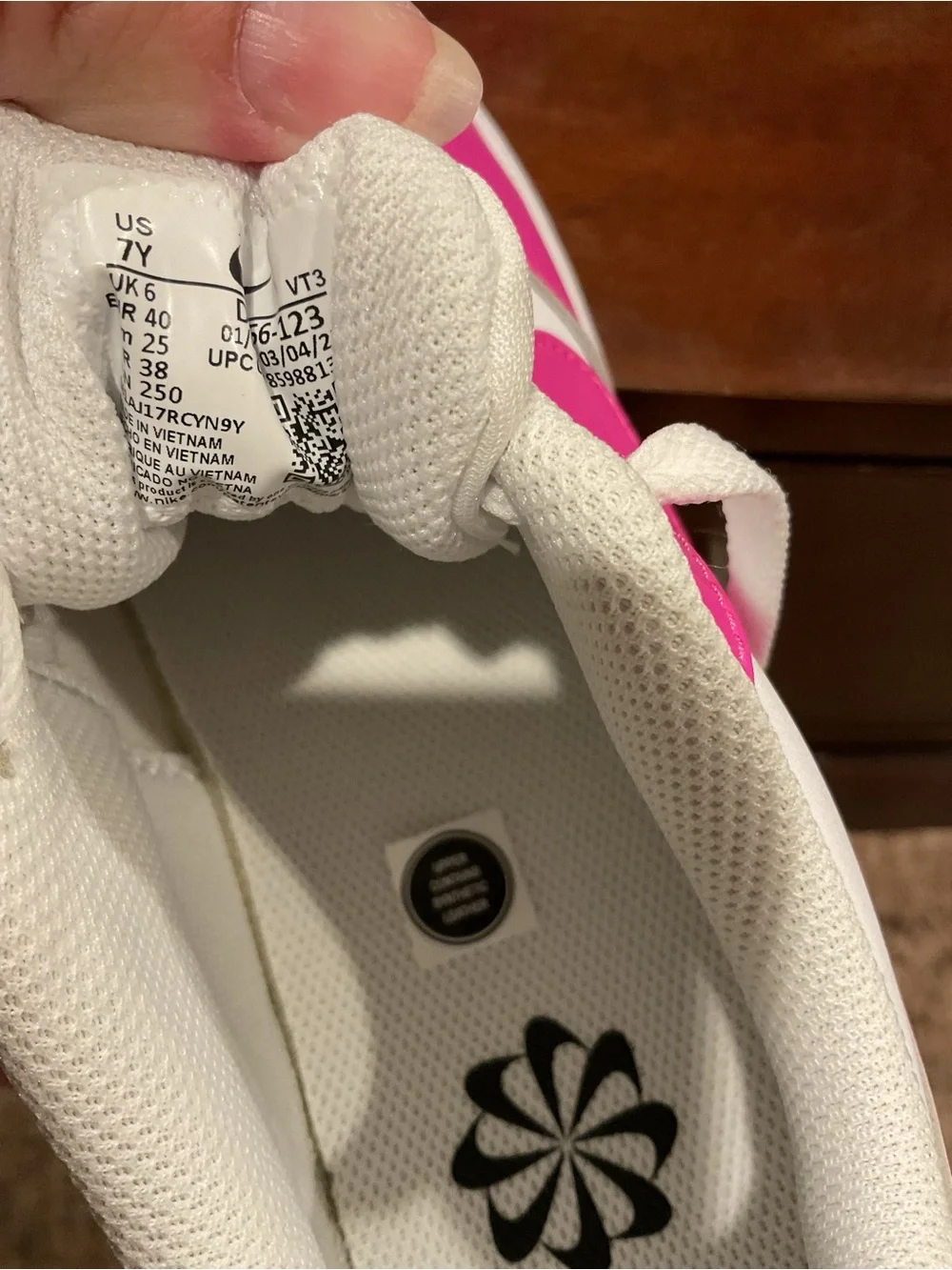 Nike Kids Low-Top Sneakers in White and Bright Pink